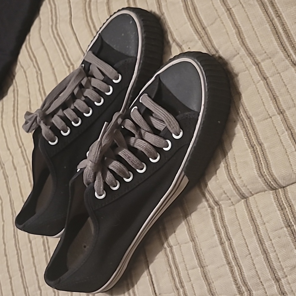 Pf flyers Black and grey low size 10.5